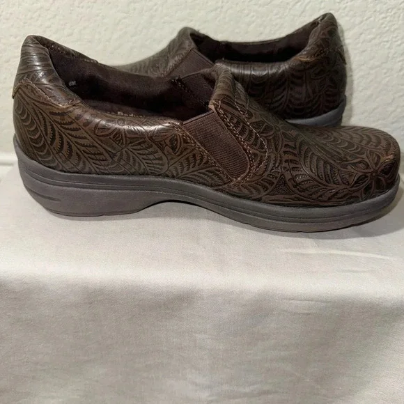 Easy Street  Women's Easy Works By Lyndee Slip Resistant Clogs Size 6 - Picture 4 of 9